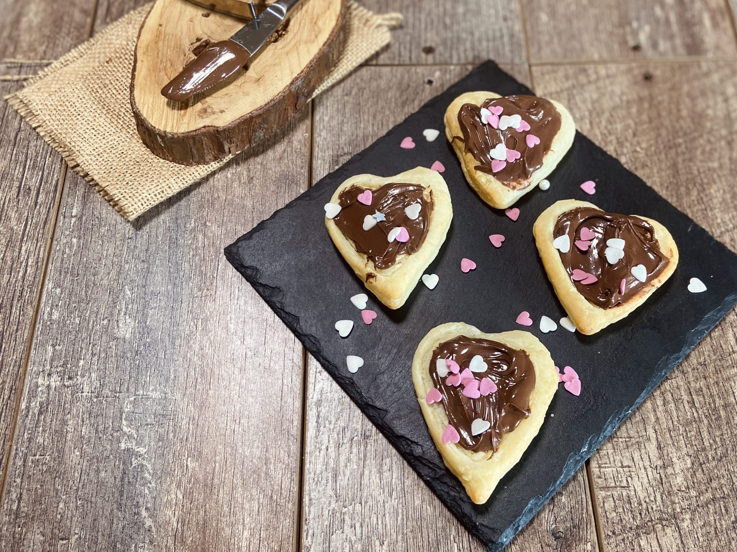 Bladerdeeg harten met Nutella