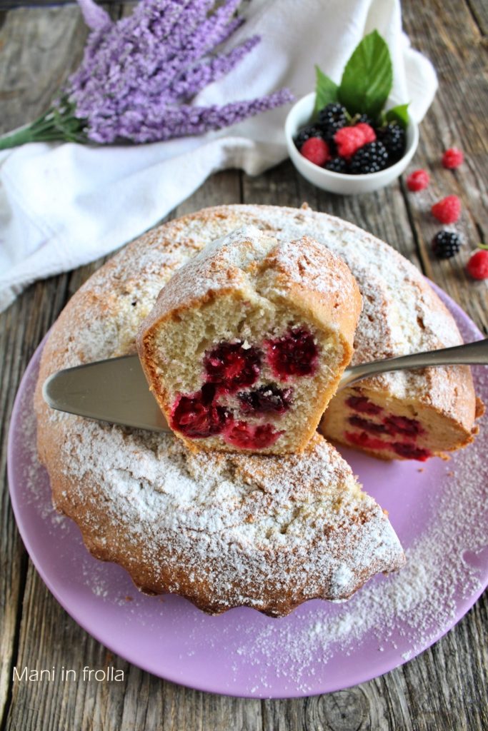 Tweekleurige aardbeien-plumcake