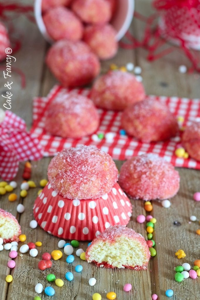 Castagnole alchermes uit de oven