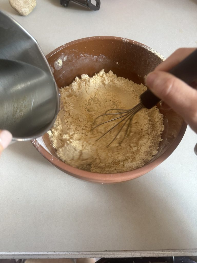 voeg water beetje bij beetje toe