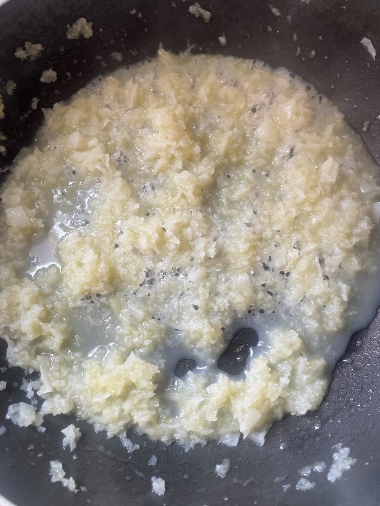 aglione klaar voor de tomatenpulp