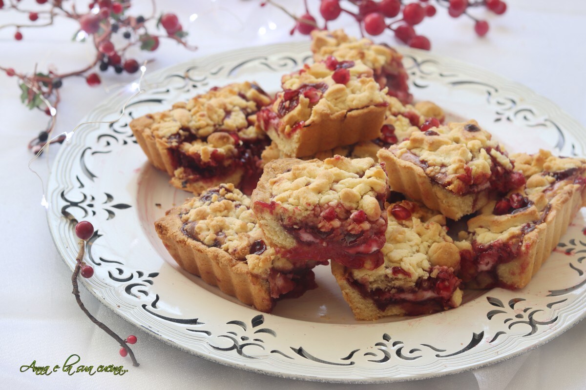 Kerstkruimeltaart met granaatappel en yoghurt