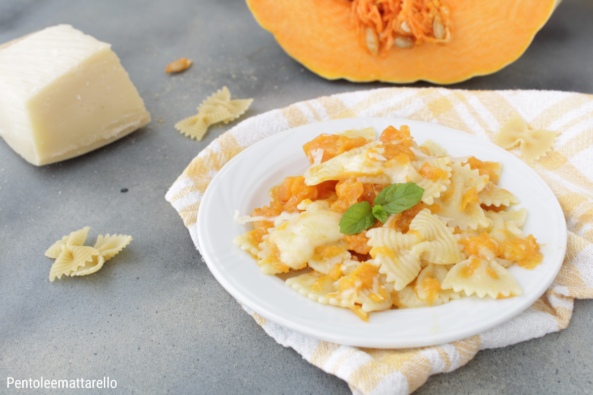 Farfalle met pompoen en provola