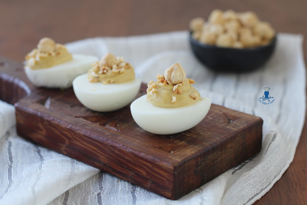 Gevulde eieren met hazelnoten, gemakkelijk en smakelijk recept