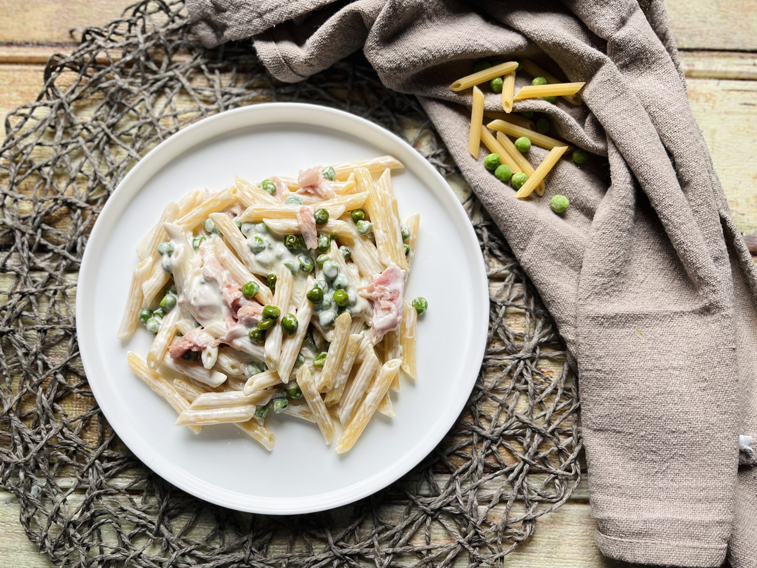Penne met room, erwten en ham