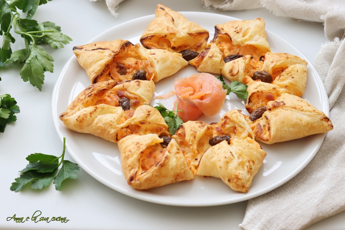 Bladerdeegster met kaas en zalm