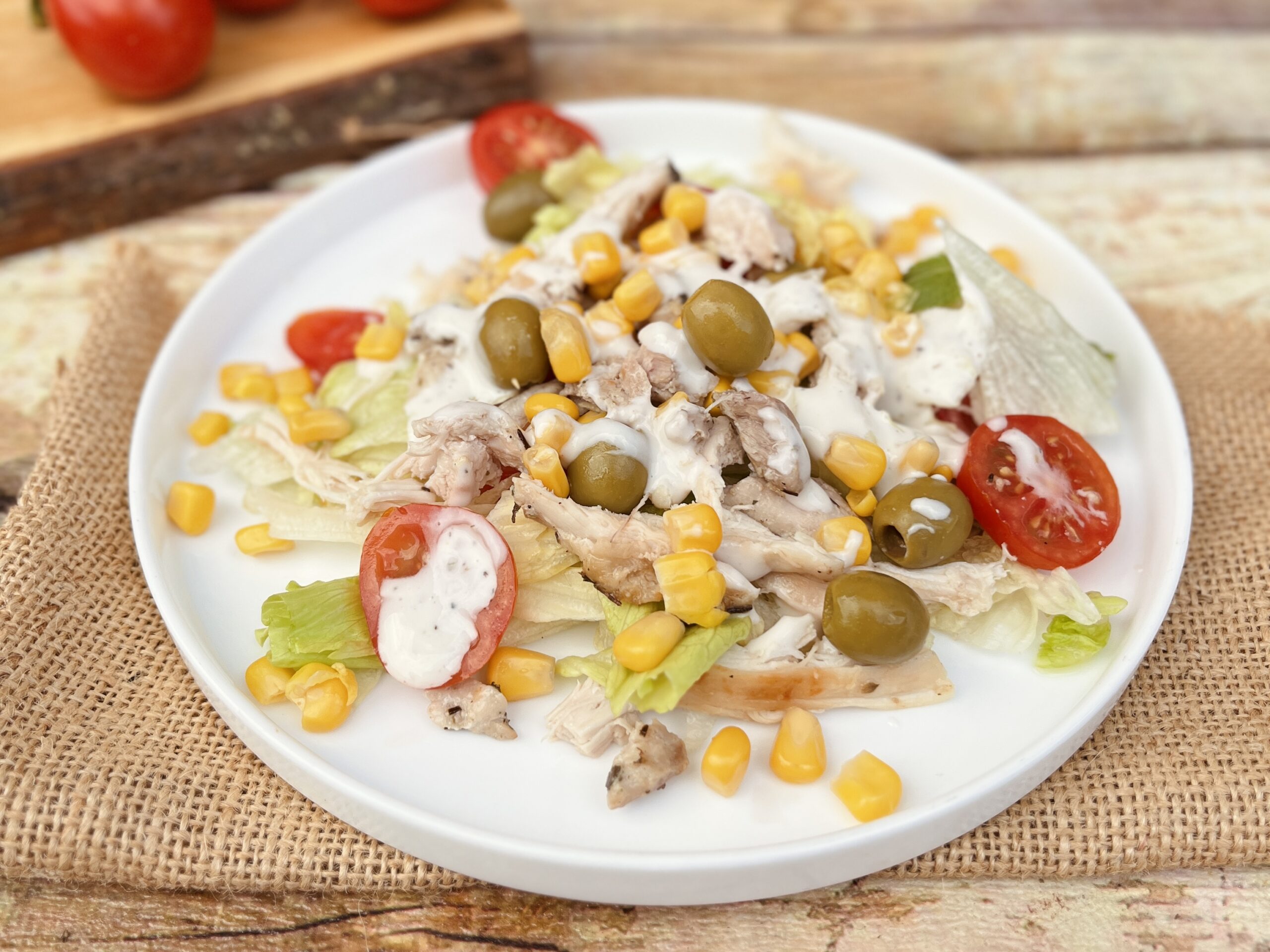 Kipsalade met yoghurtsaus