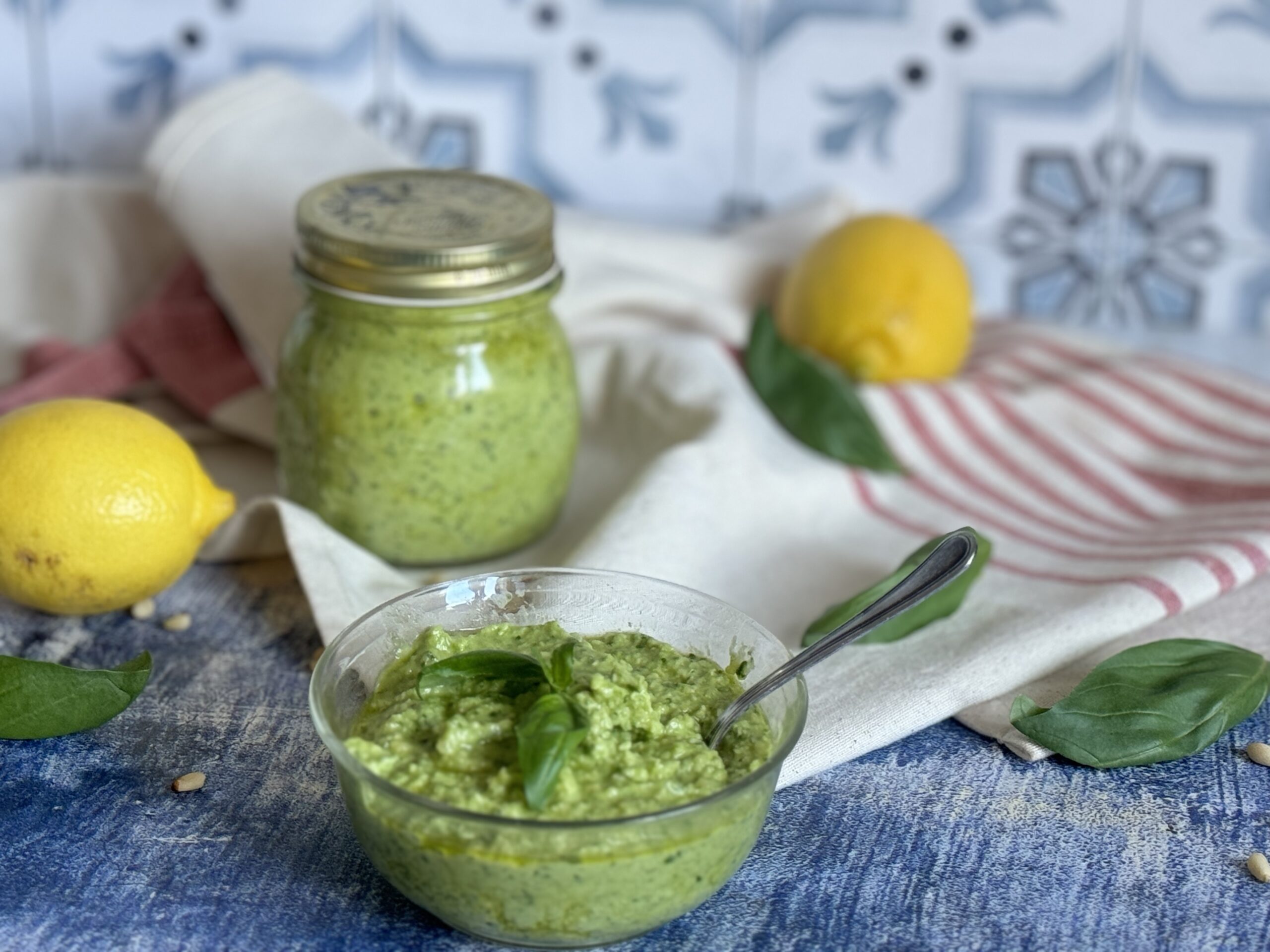 Pesto van citroenen, peterselie en basilicum
