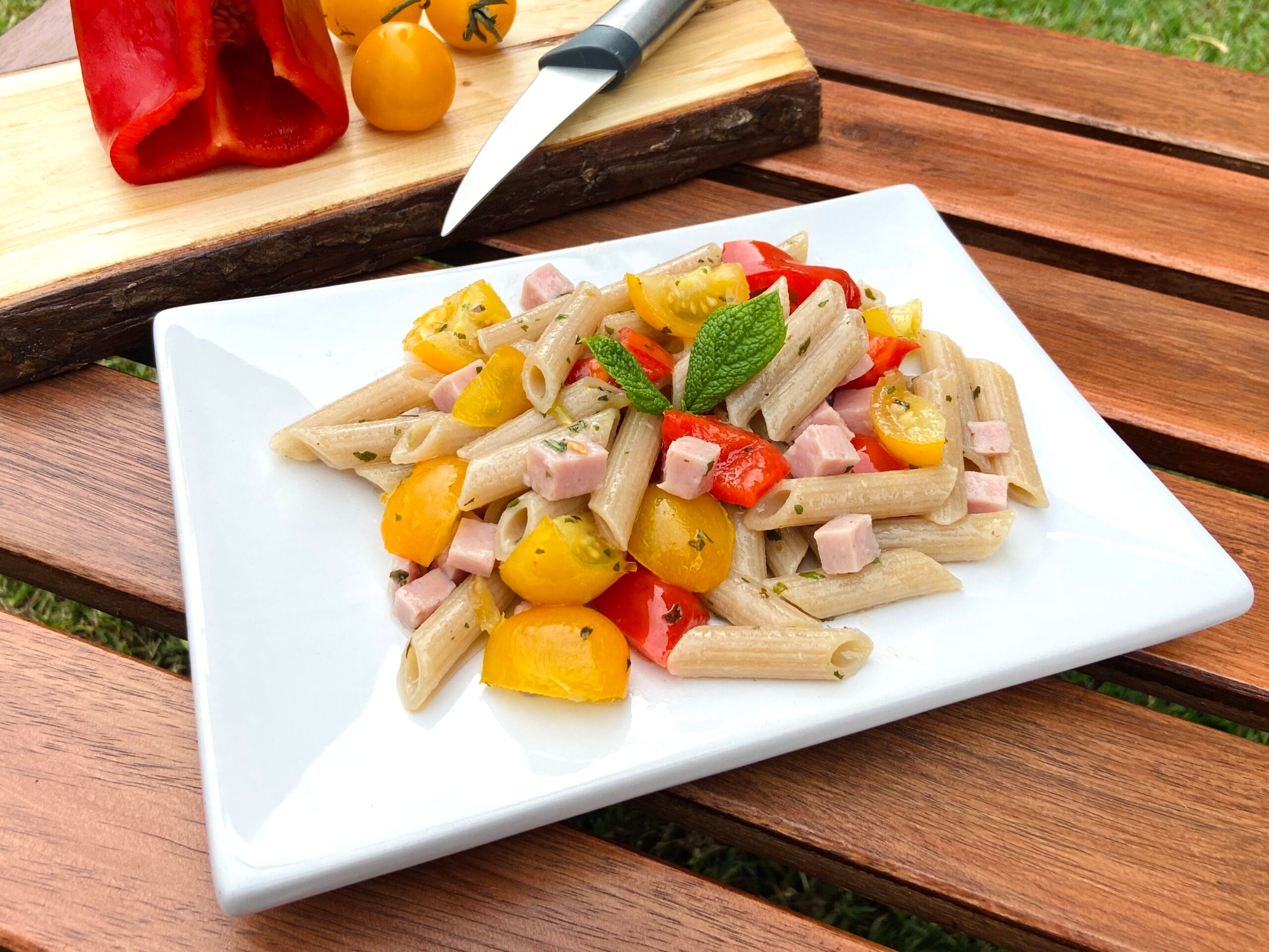 Haverpasta met cherrytomaatjes, ham en paprika