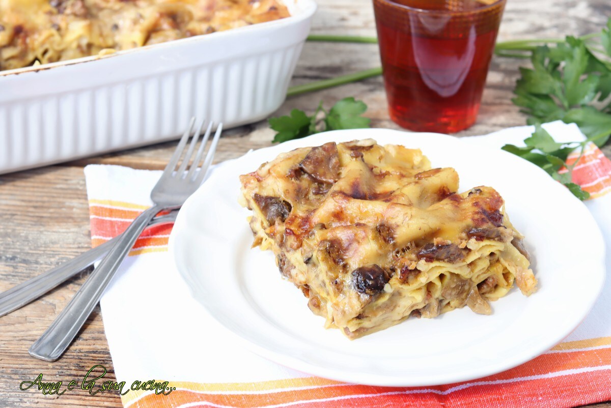 Witte lasagne met champignons en worst