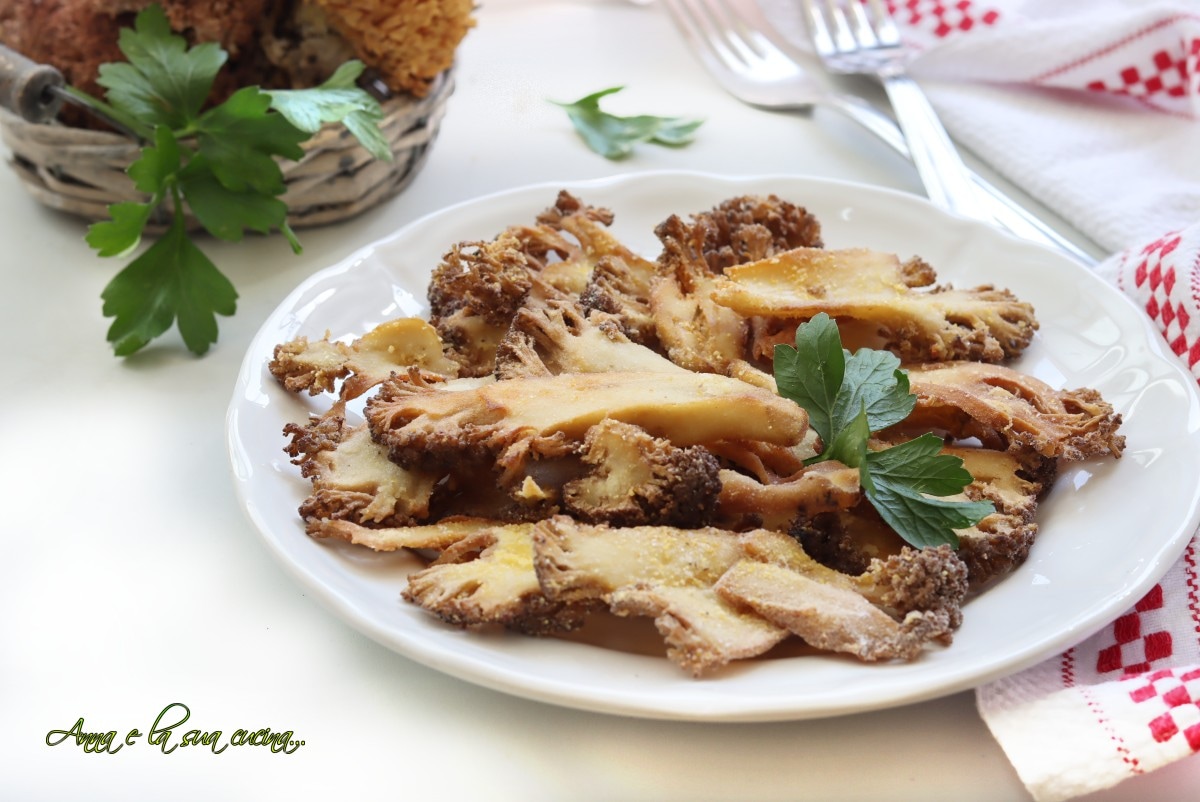 Gepaneerde en gefrituurde champignons zonder ei