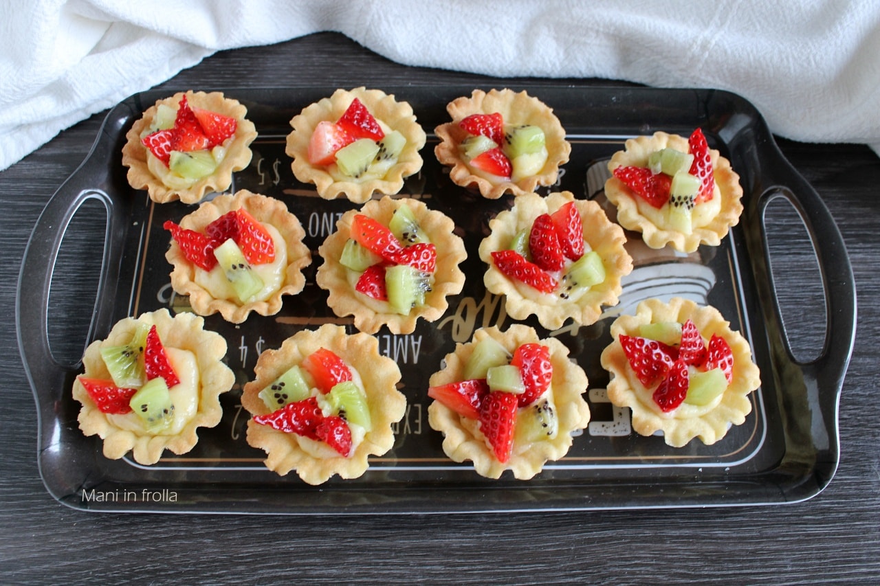 Gebakjes met Banketbakkersroom en Vers Fruit