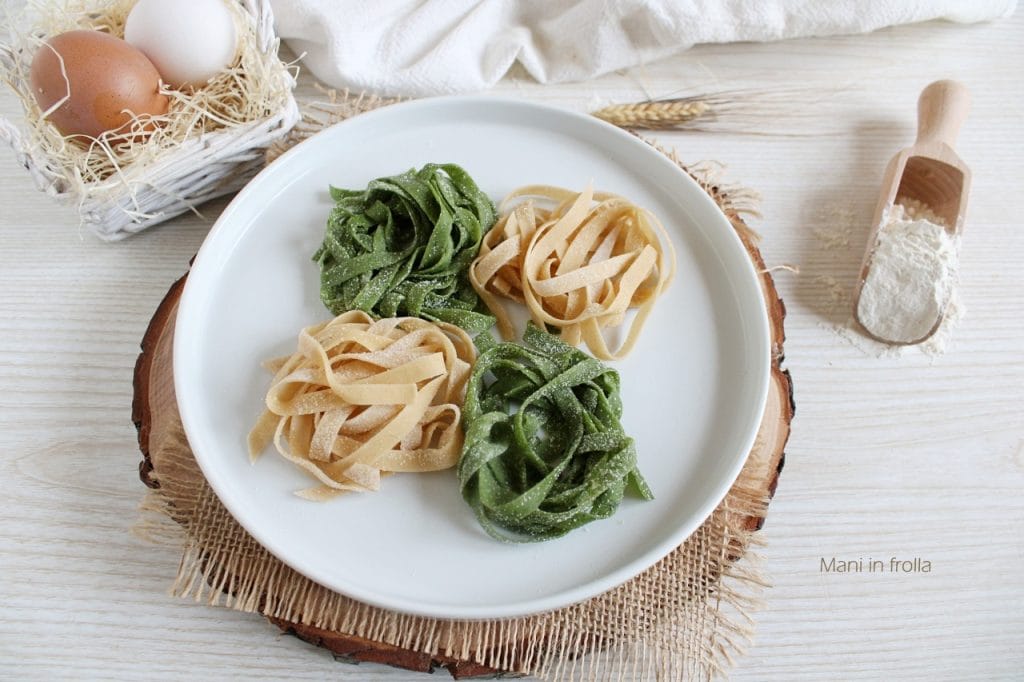 Tagliatelle paglia e hooi