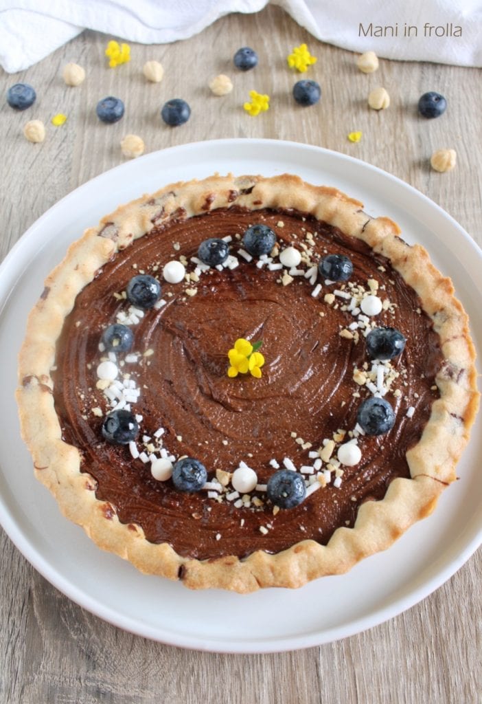 Taart met chocoladedruppels gevuld met Nutella