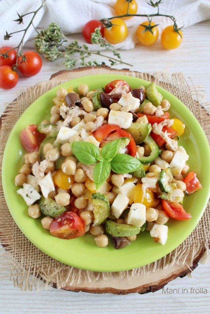 Kikkererwten salade met cherrytomaten, courgette en feta