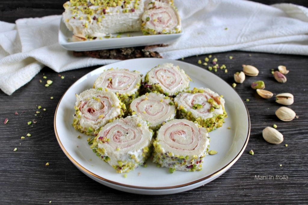 Broodrolletjes met mortadella en kaas