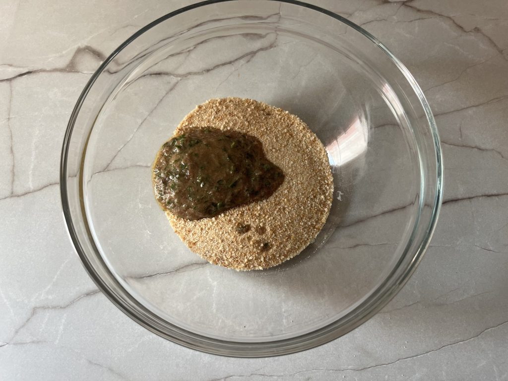 Gegratineerde paprika's met ansjovis en zonder kaas, slechts 3 ingrediënten voor een bijgerecht dat indruk maakt!