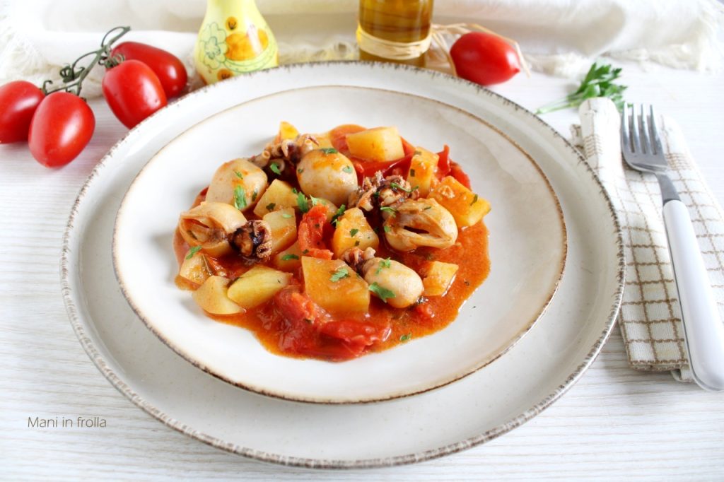 Stoofpotje van kleine inktvis met aardappelen