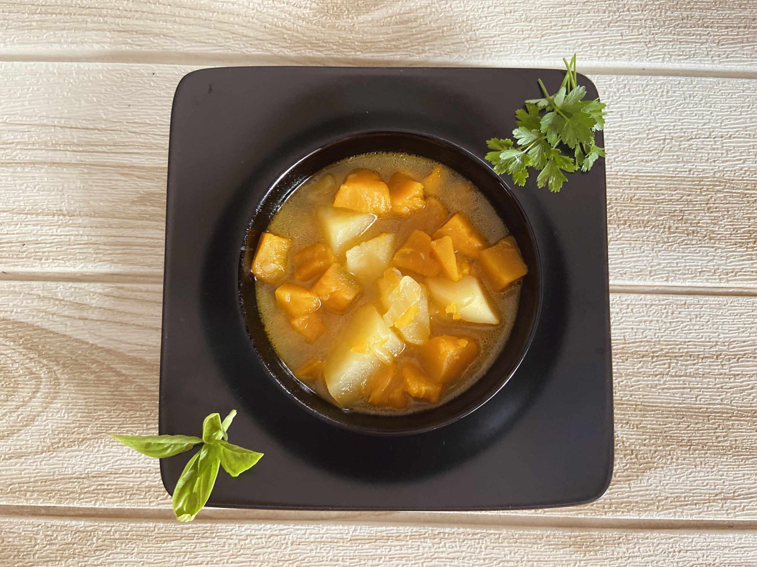 Pompoen en aardappelen in bouillon