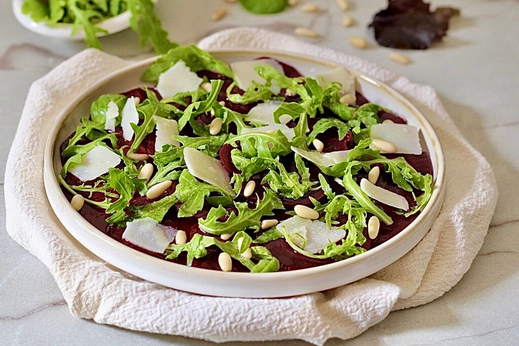 Carpaccio van biet, fris, licht en smaakvol.
