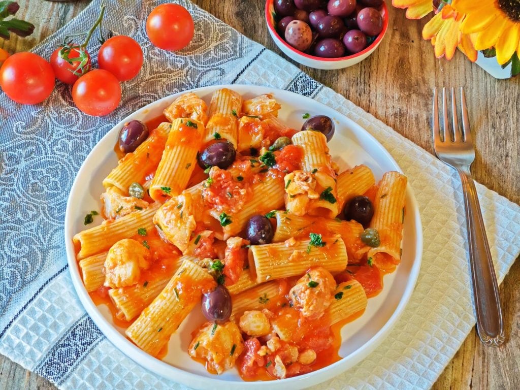 Pasta met kabeljauw en cherrytomaatjes