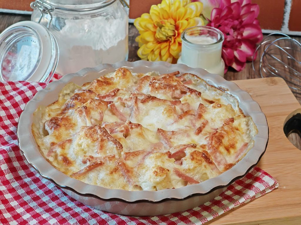 Bloemkool met bechamelsaus en gekookte ham