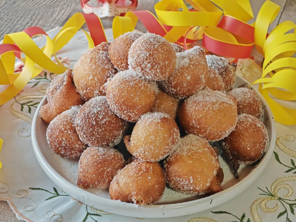 Carnavalsbeignets met yoghurt