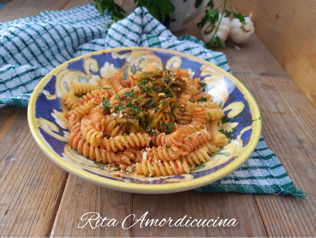 Pasta met courgettebloemen op Siciliaanse wijze