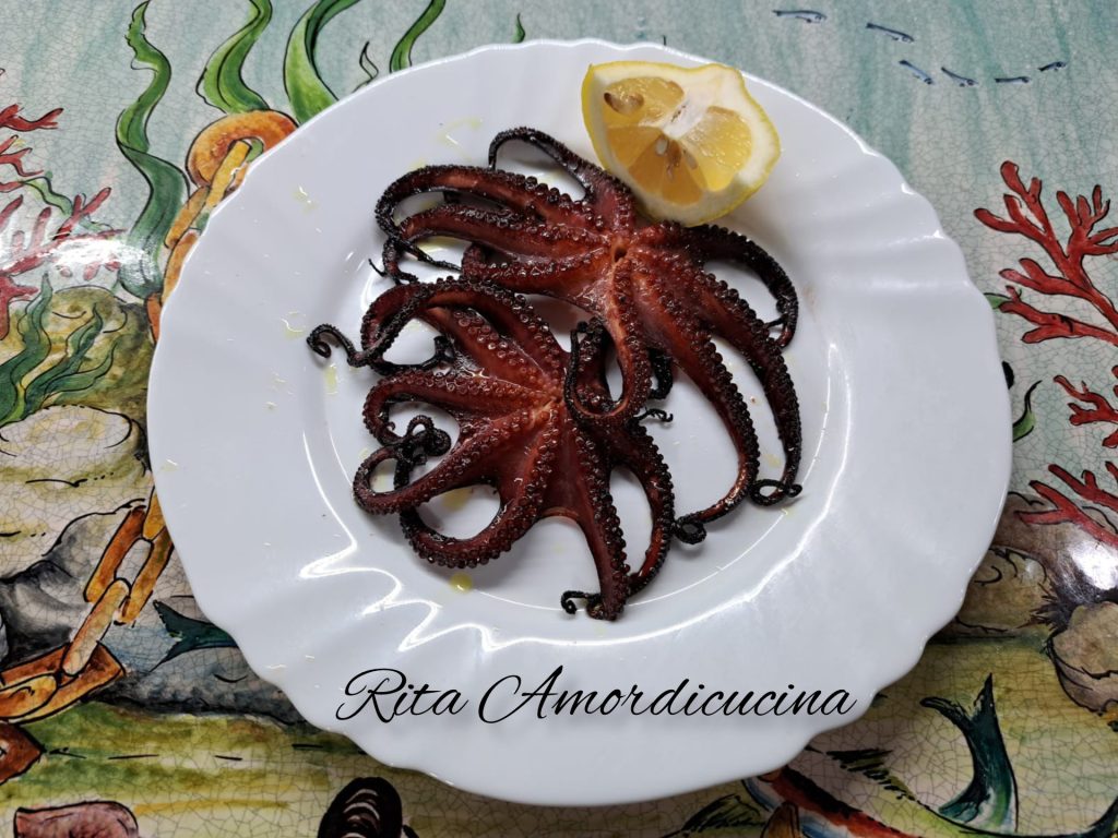 Gebakken baby octopus in de pan