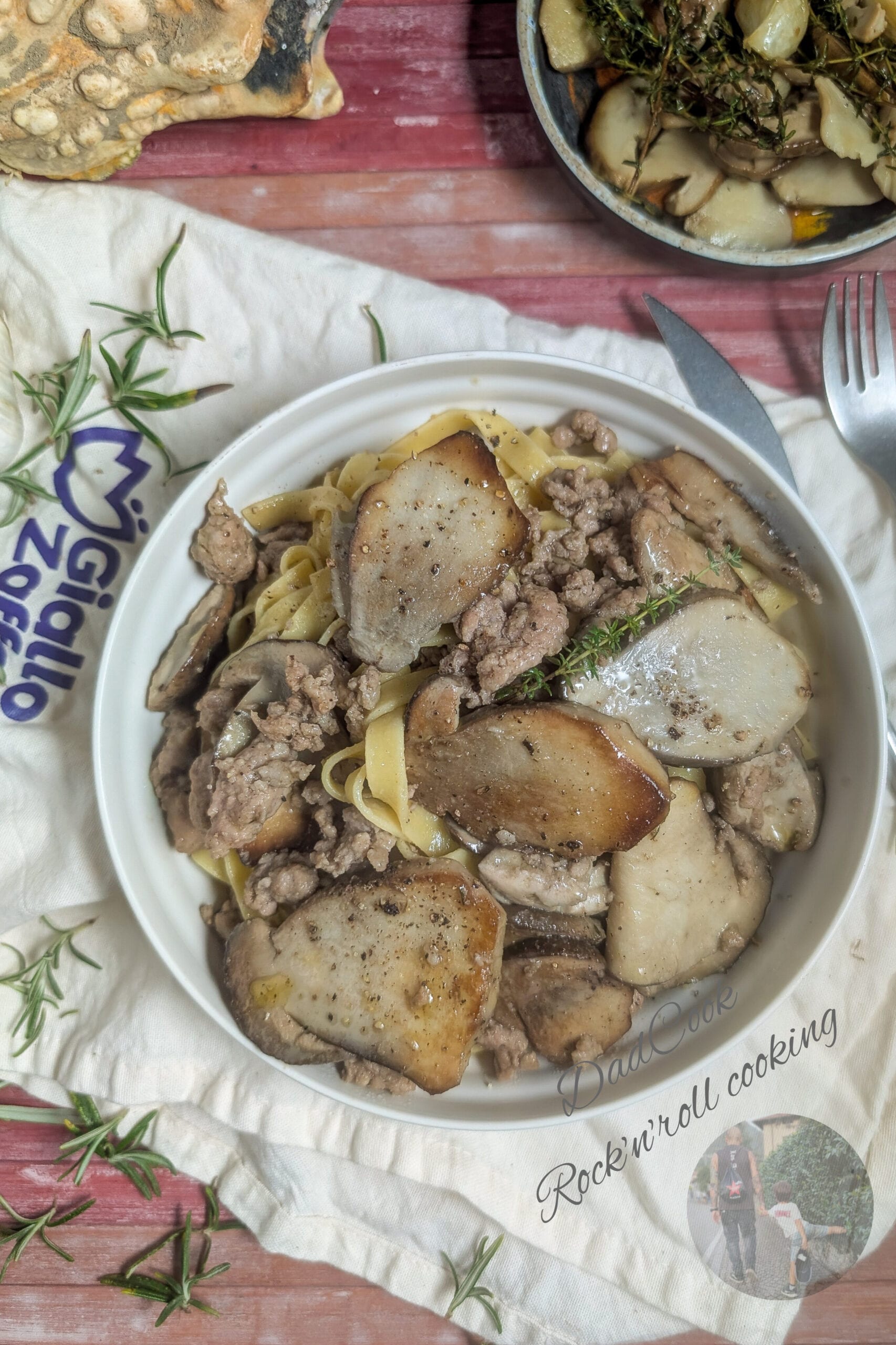 Romige tagliatelle met eekhoorntjesbrood zonder room: Gemakkelijk en snel videorecept