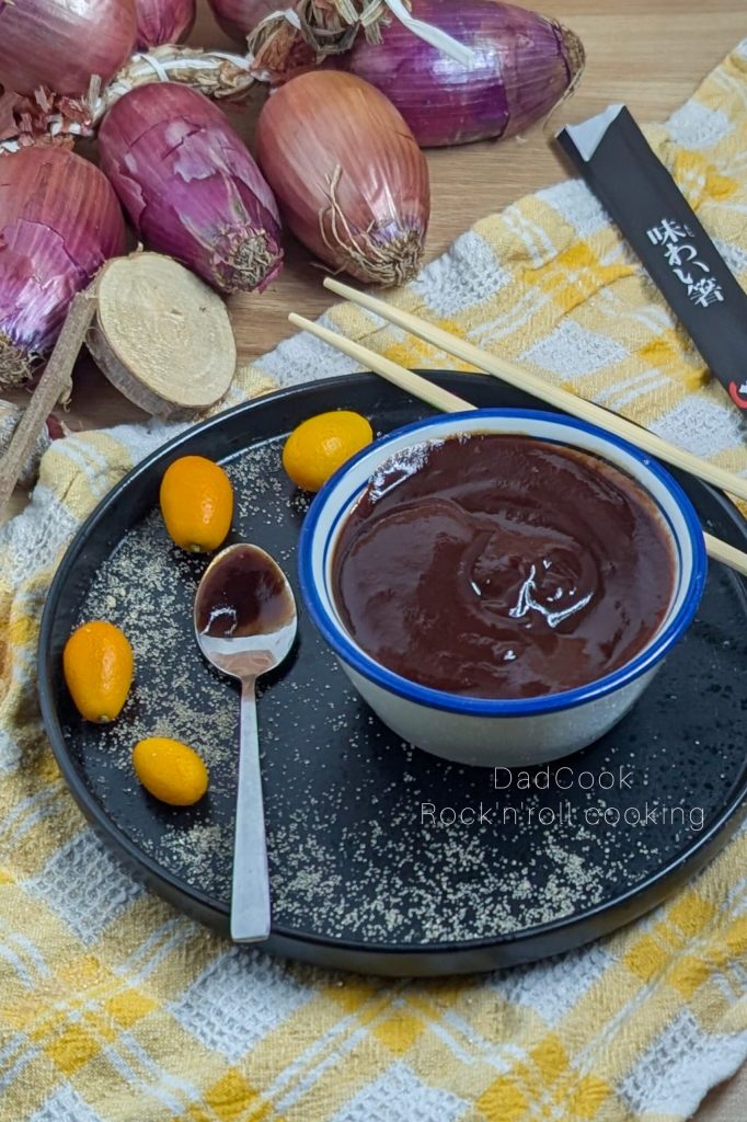 Donkere zoet-zure saus: mysterie en smaak in één saus