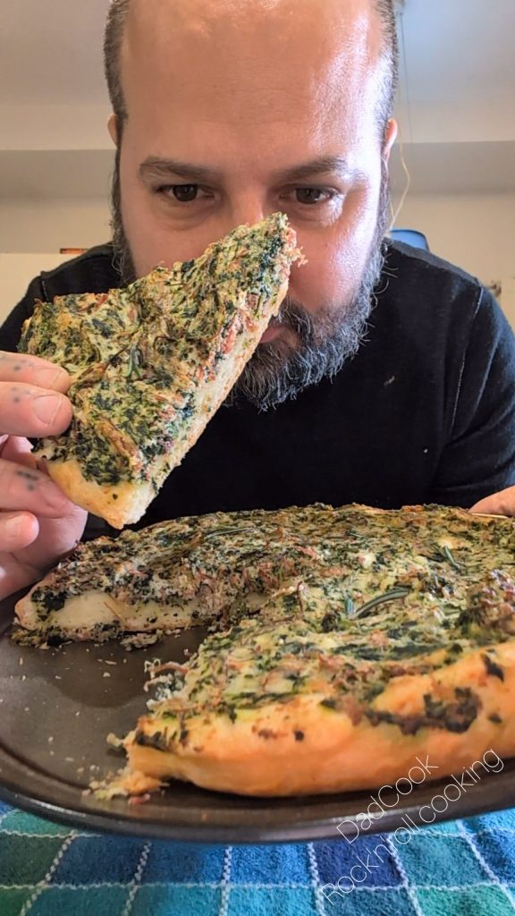 Videorecept: Hartige Taart met Zachte Focacciabodem, Spinazie, Ricotta, Paardenhaas - Eenvoudig en Snel!