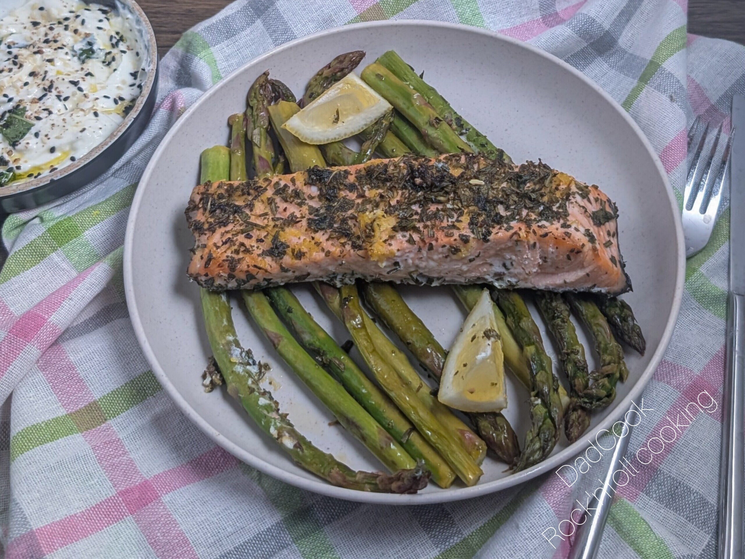 Zalm in de Oven met Krokante Asperges: Lichtheid en Smaak Zonder Kruiden