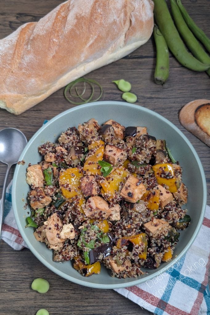 Quinoasalade met Gegrilde Groenten en Gemarineerde Tofu