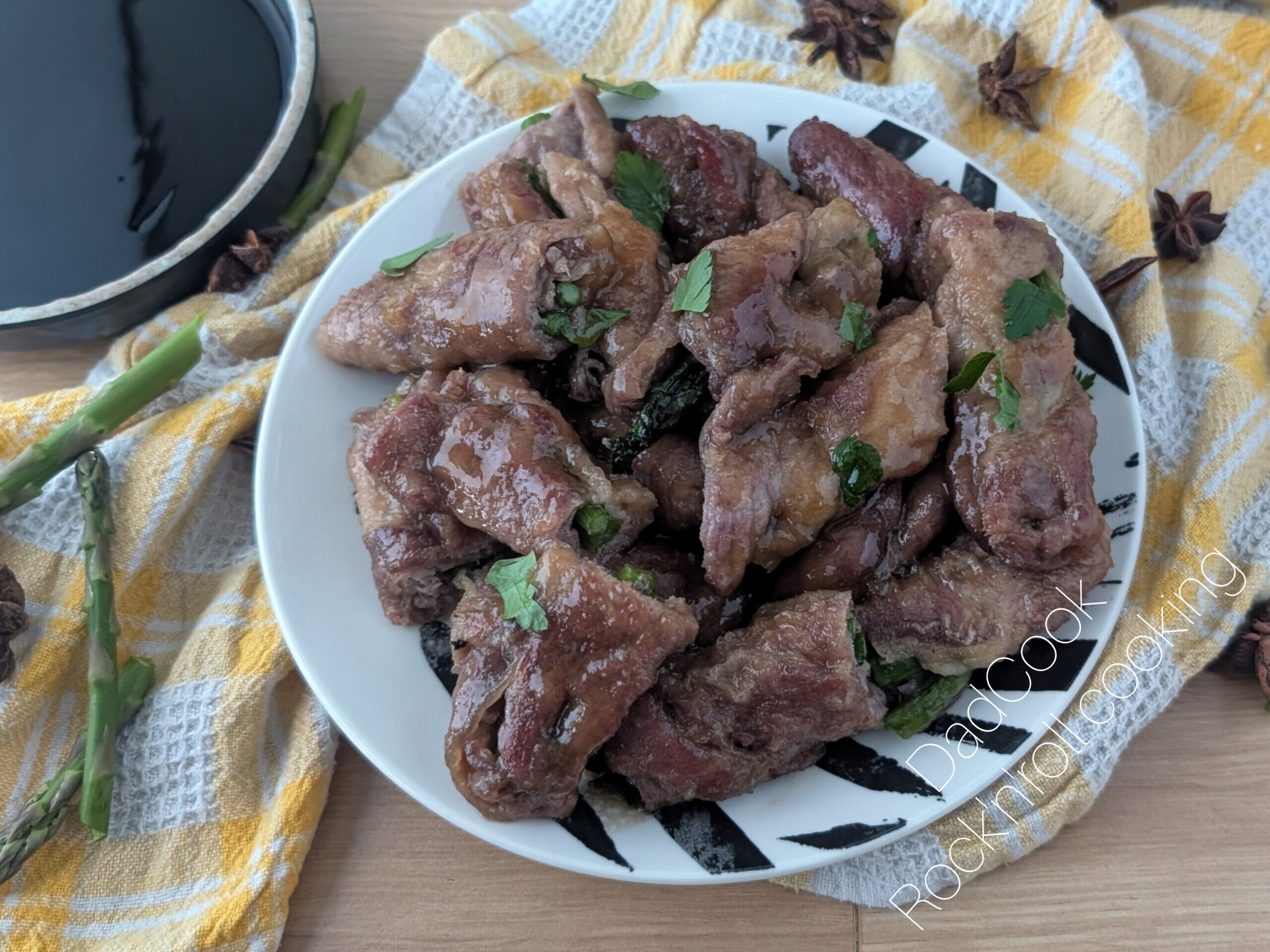 Varkensvlees en Aspergerolletjes op Japanse Stijl (Niku-Maki): Het Snelle Recept dat Iedereen Zal Verrassen