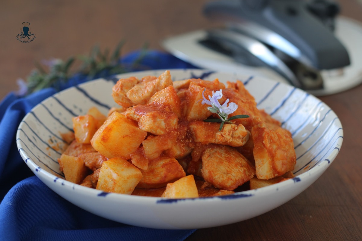 Kip en aardappelstukjes in stoofpot, recept met de snelkookpan of multicooker