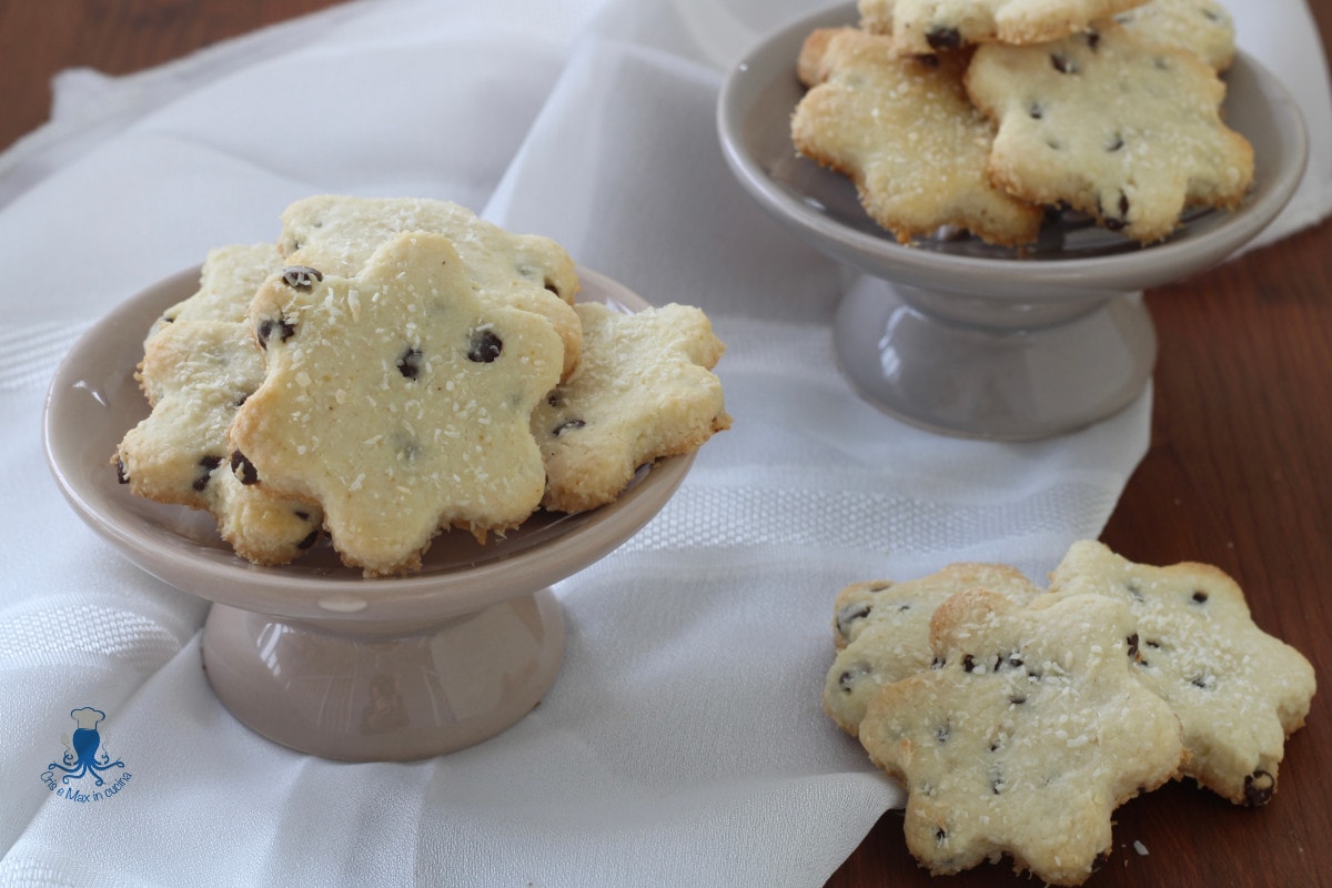 Kokos- en chocoladespritskoekjes