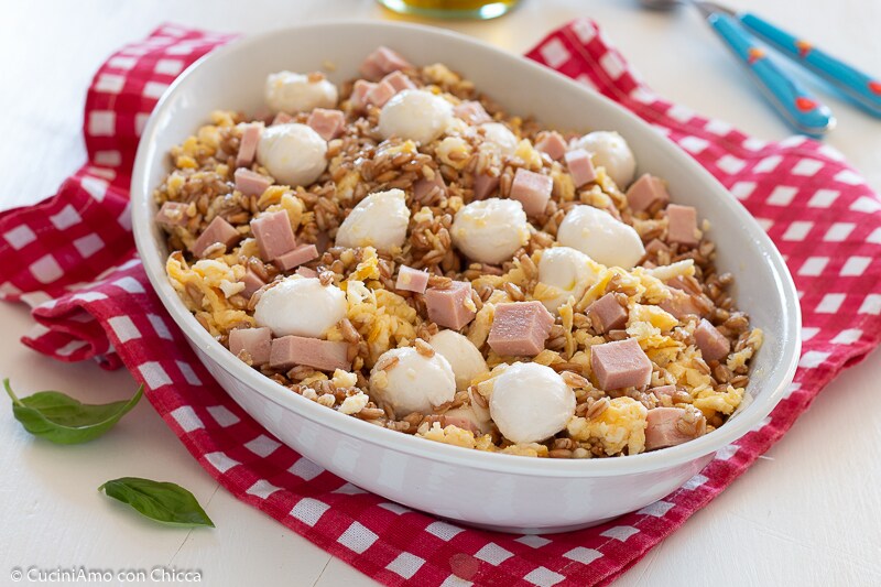 KOUDE FARRO MET EIEREN EN MORTADELLA