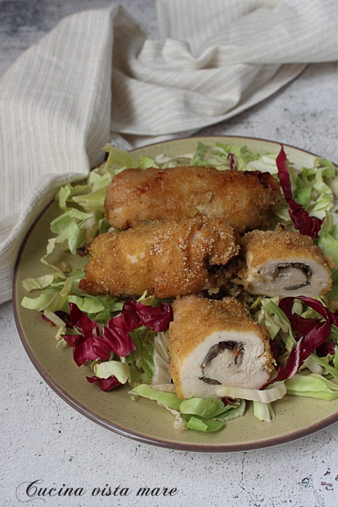 Kiprolletjes met radicchio en scamorza Keuken met uitzicht op zee
