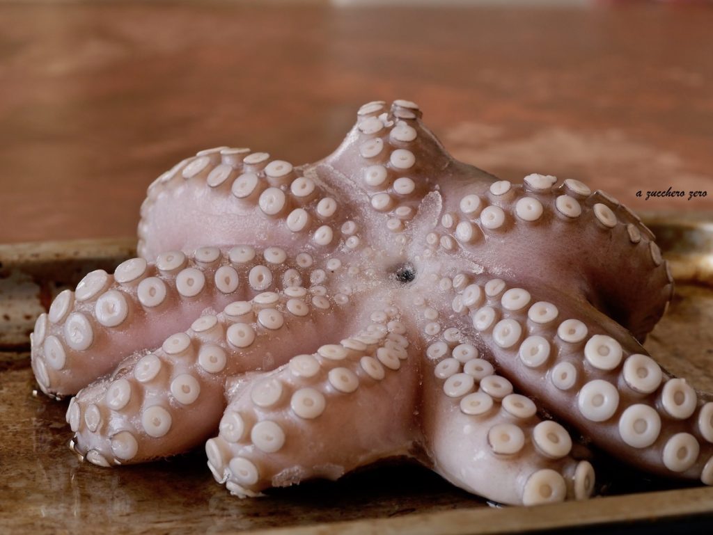 Kook de octopus zacht en mals op de juiste manier en met de hele huid