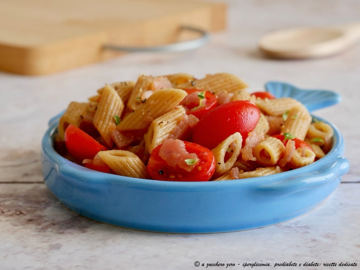 Koude pasta met gerookte tonijn en cherrytomaatjes