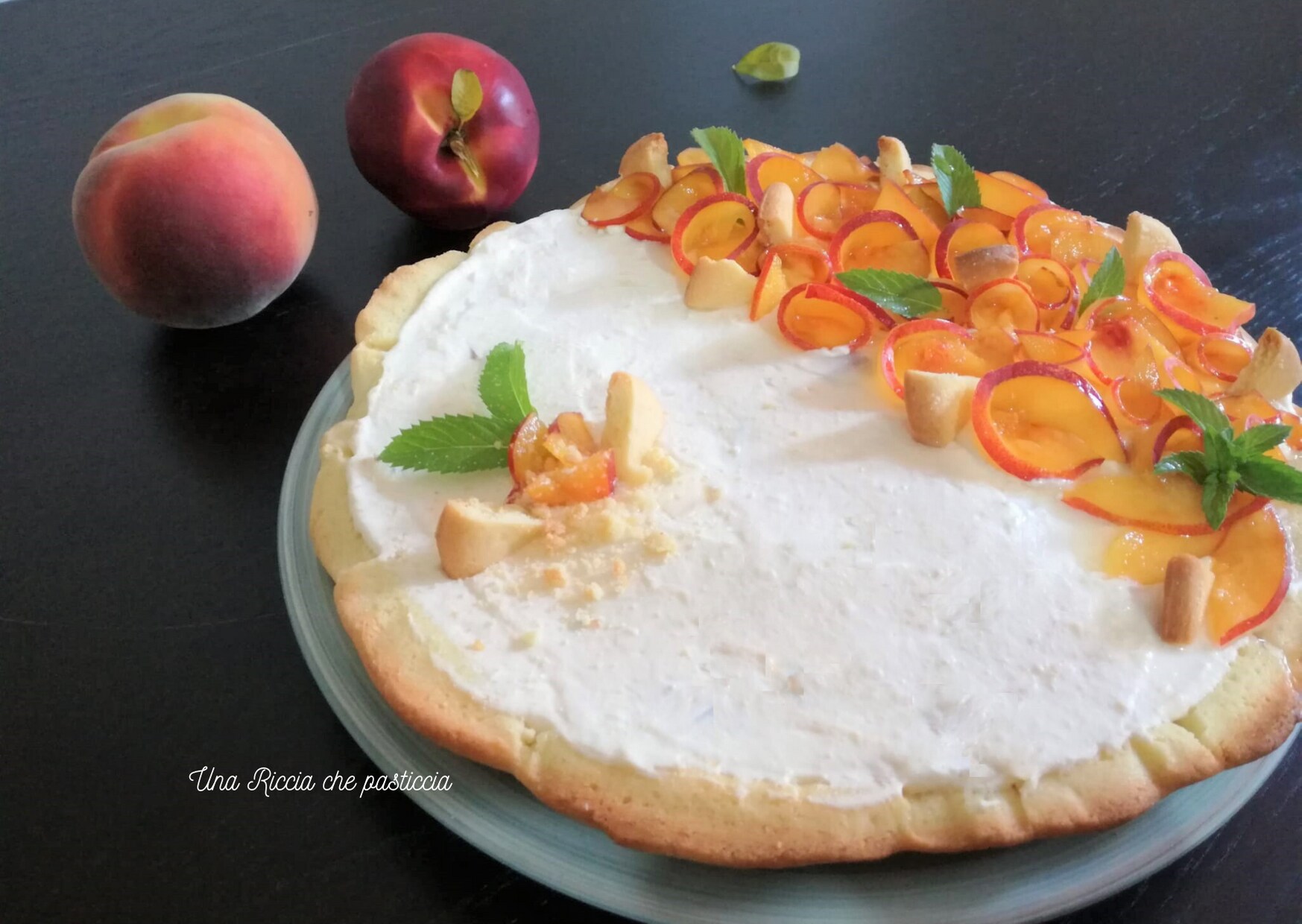 Koude taart met ricotta en perzik