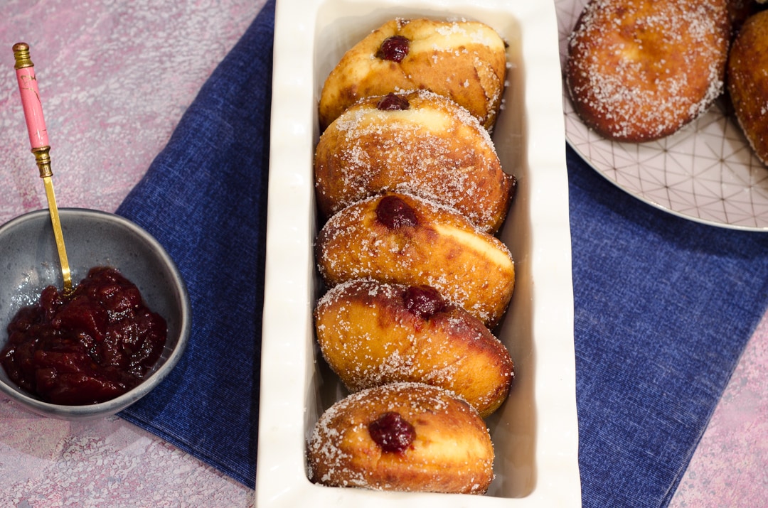Krapfen met frambozenjam