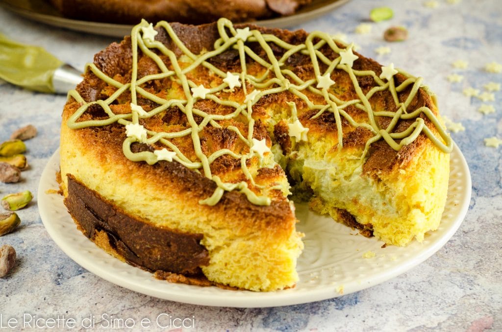 Kruimeltaart van pandoro, pistache en ricotta
