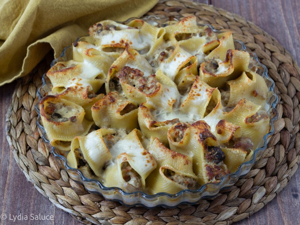 Gevulde lumaconi met champignons en worst