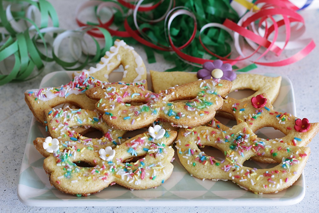 MASKERS van carnaval van zanddeeg