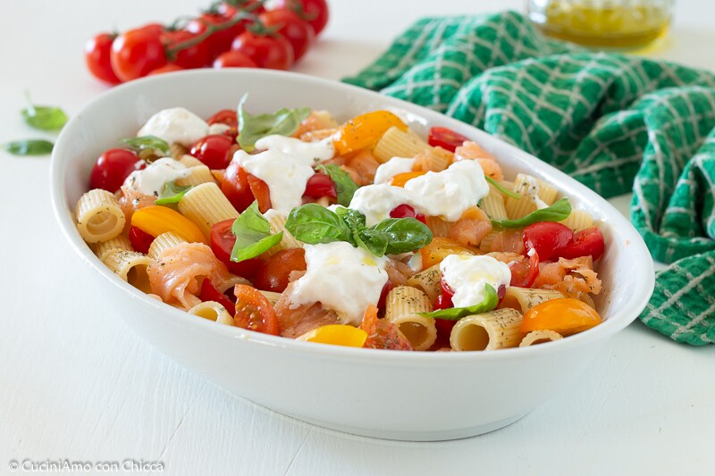 MEZZE MANICHE MET ZALM EN STRACCIATELLA