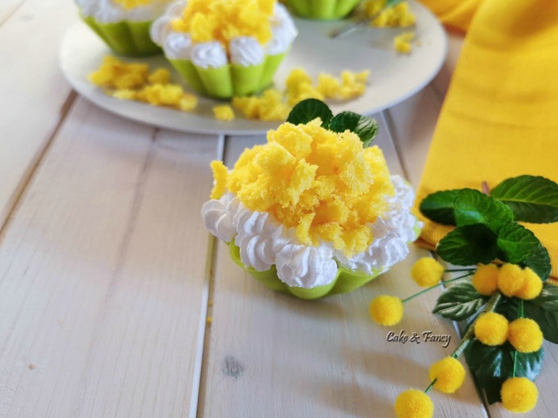 Mimosa cupcake