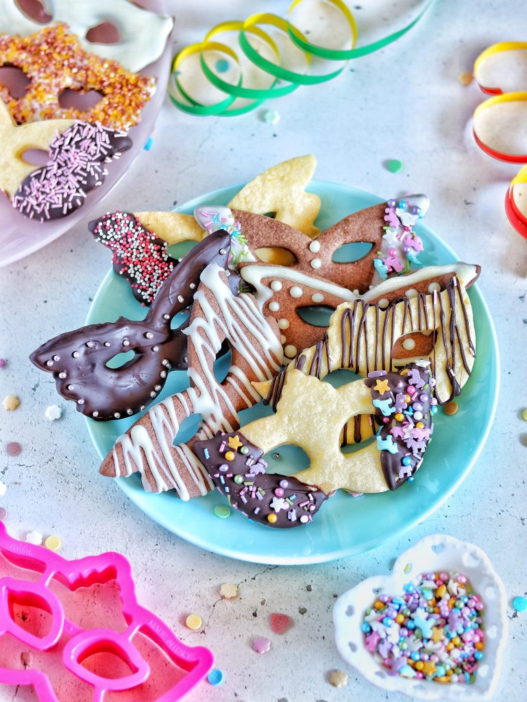 Maskers van zanddeeg