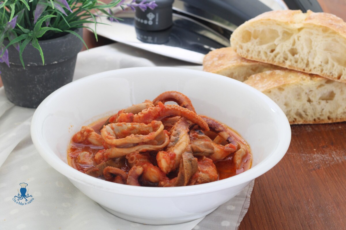 Moscardini in tomatensaus in de snelkookpan.